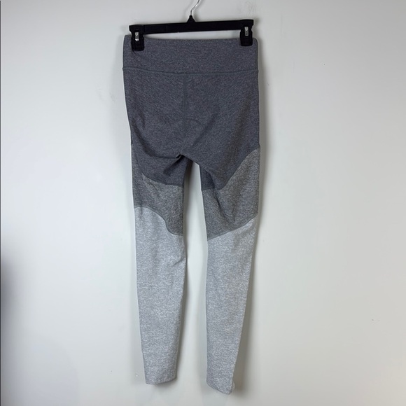 Outdoor Voices Gray Geometric Leggings Size Small - Picture 4 of 8